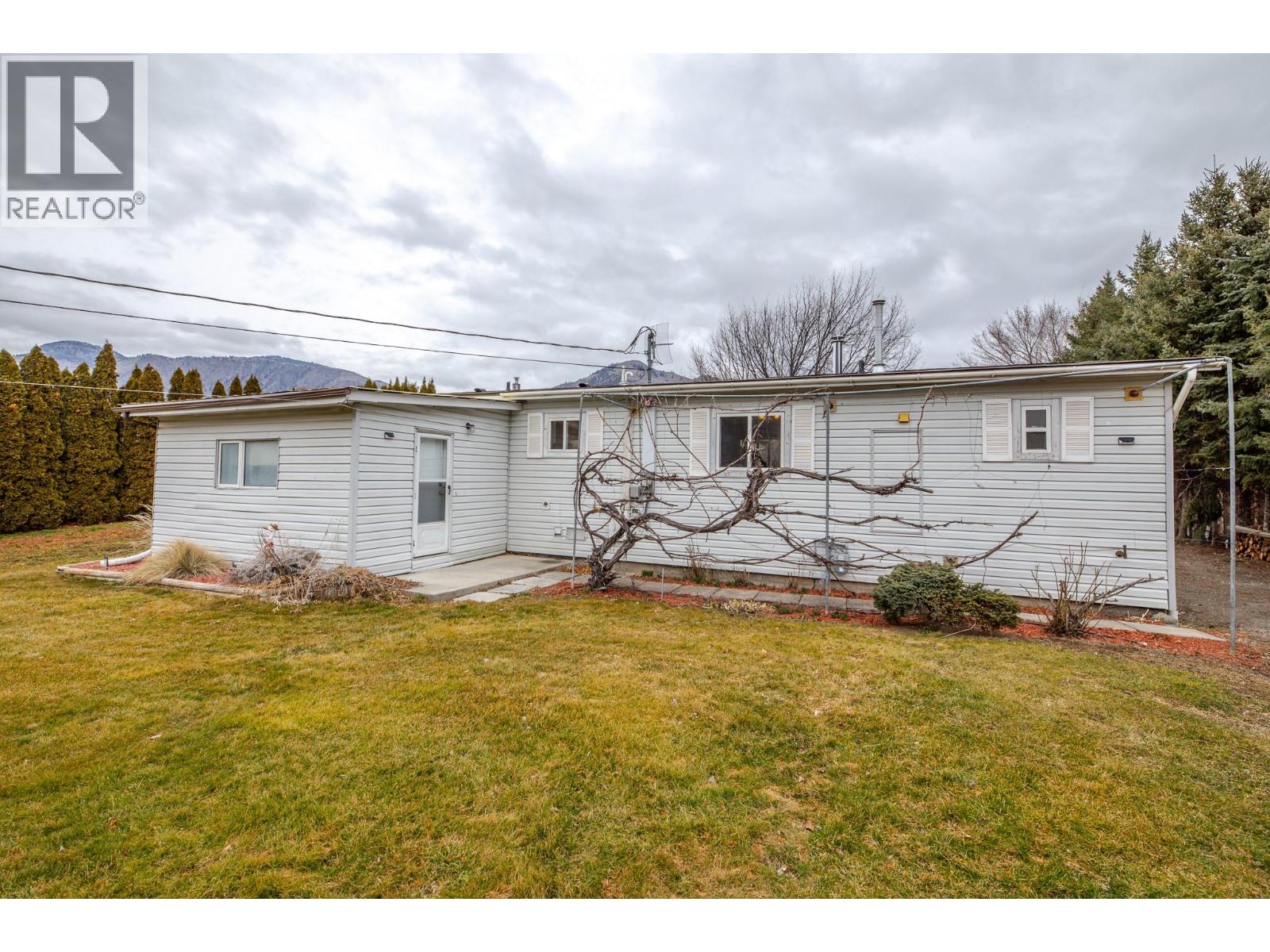 2096 Main Street, Cawston