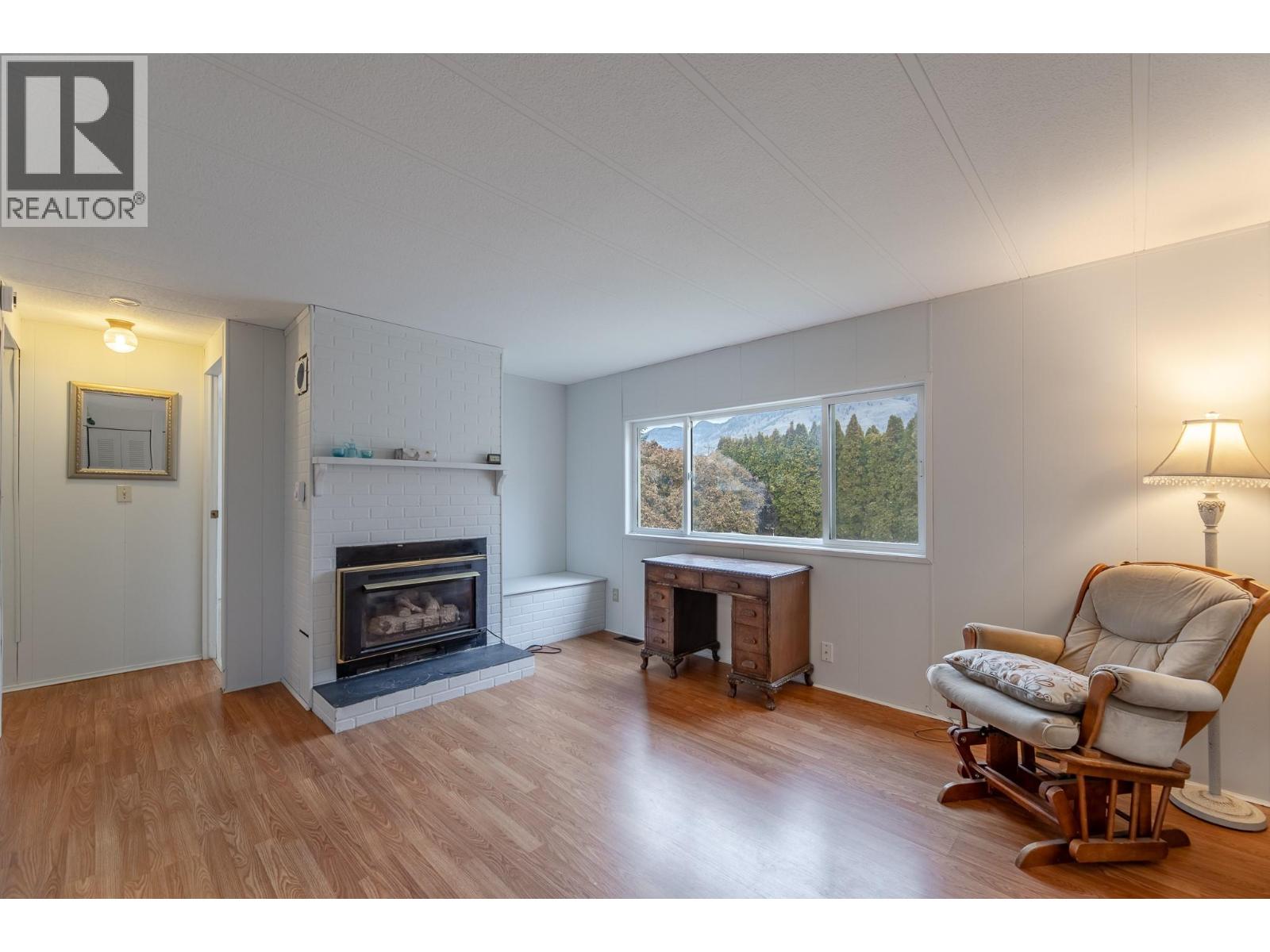 2096 Main Street, Cawston