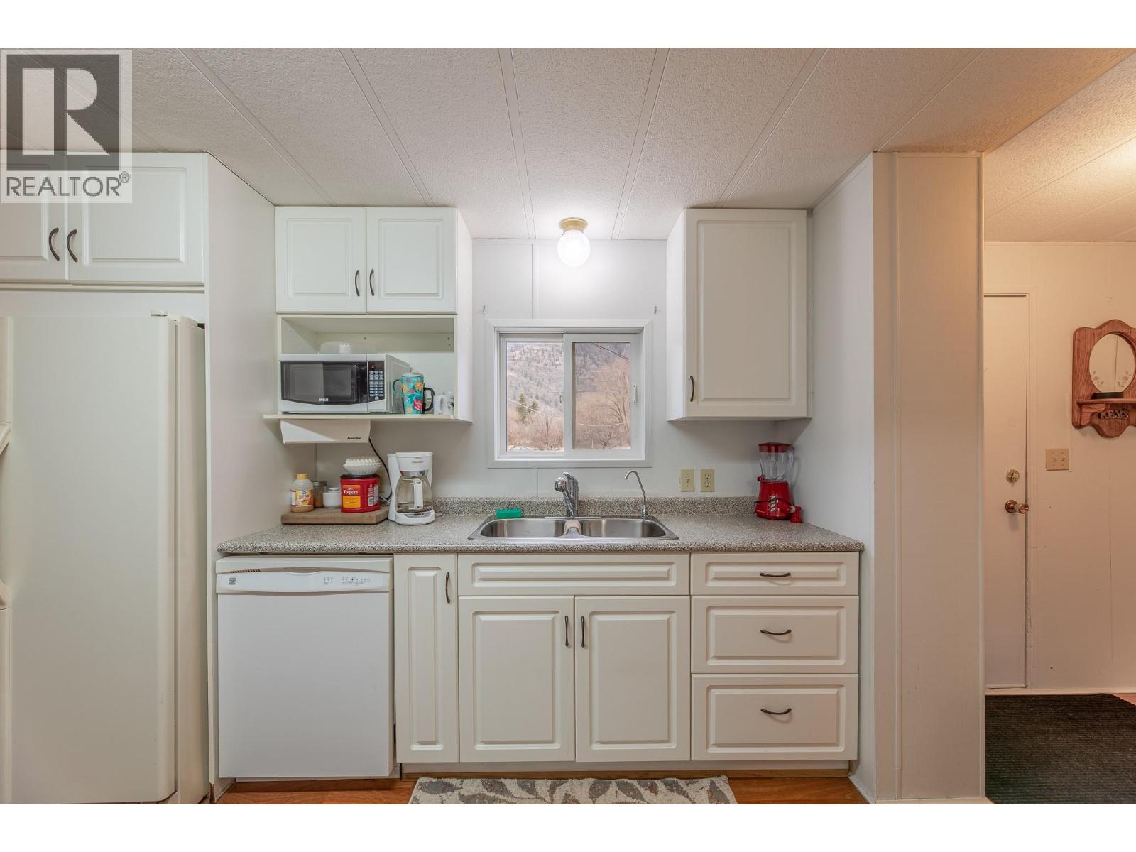 2096 Main Street, Cawston