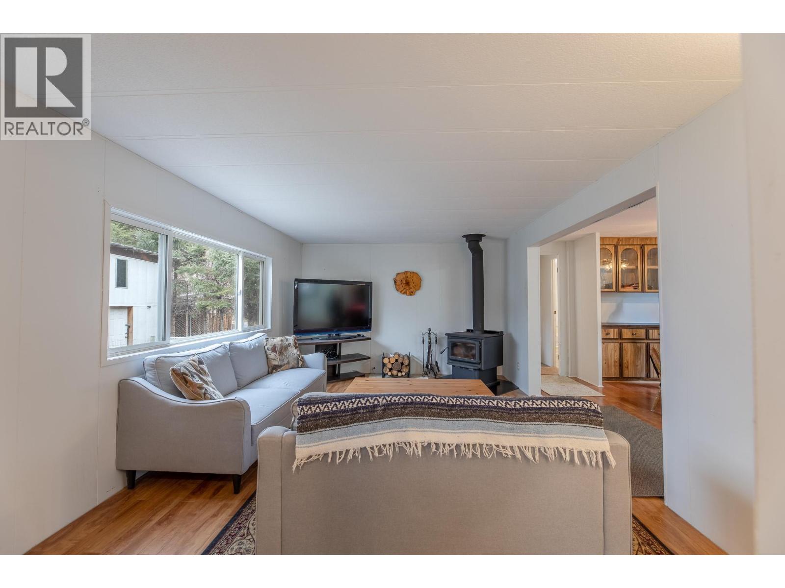 2096 Main Street, Cawston