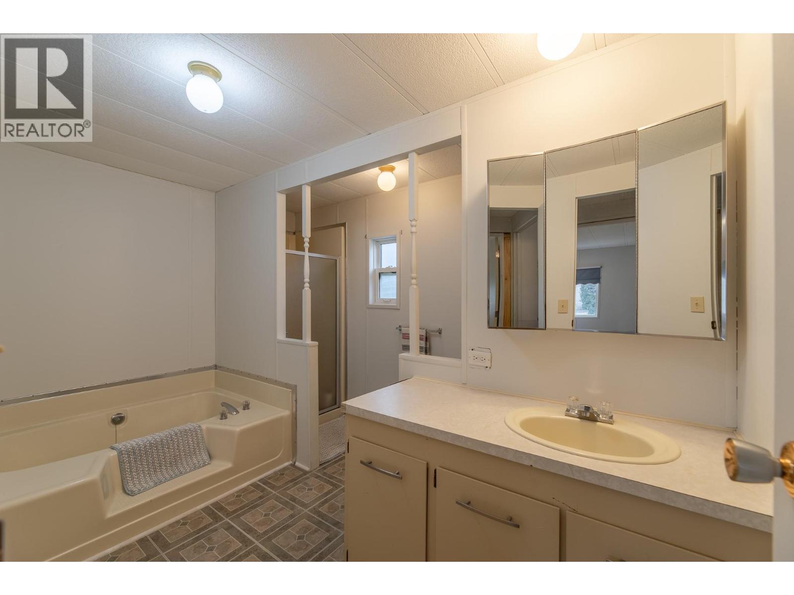 2096 Main Street, Cawston