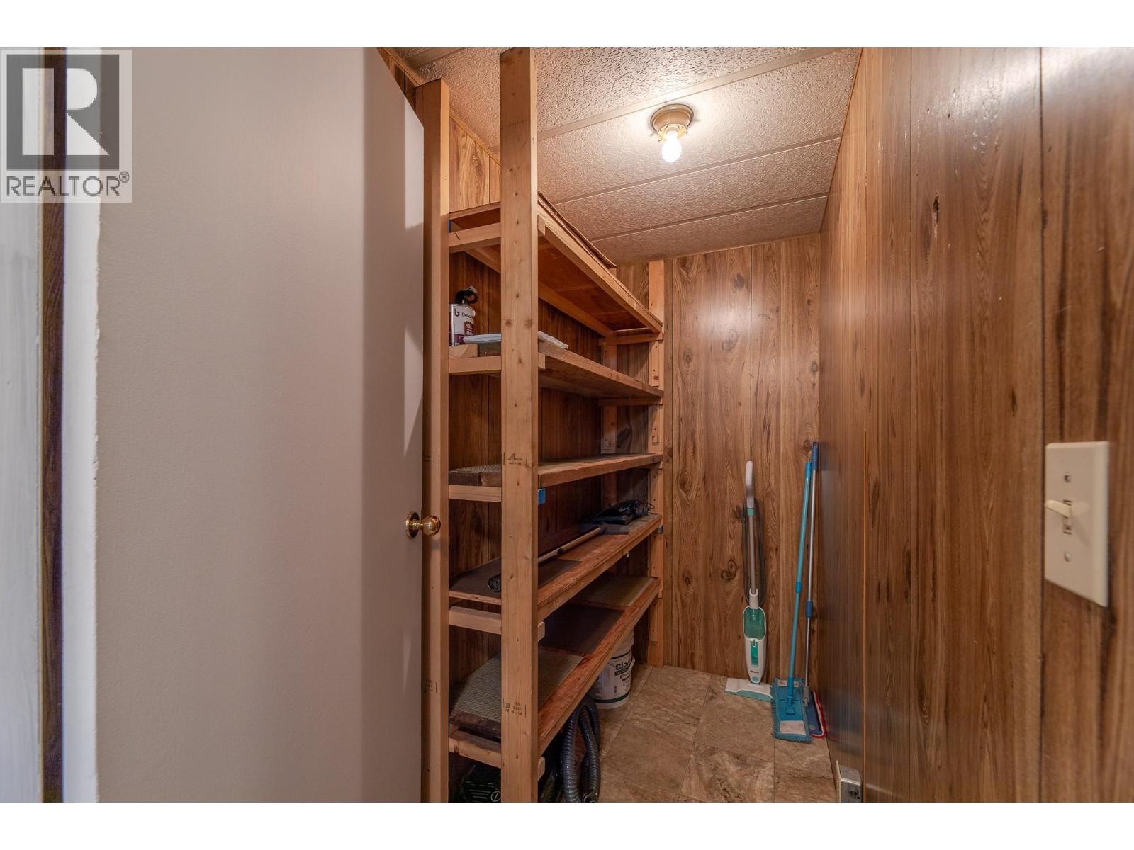 2096 Main Street, Cawston