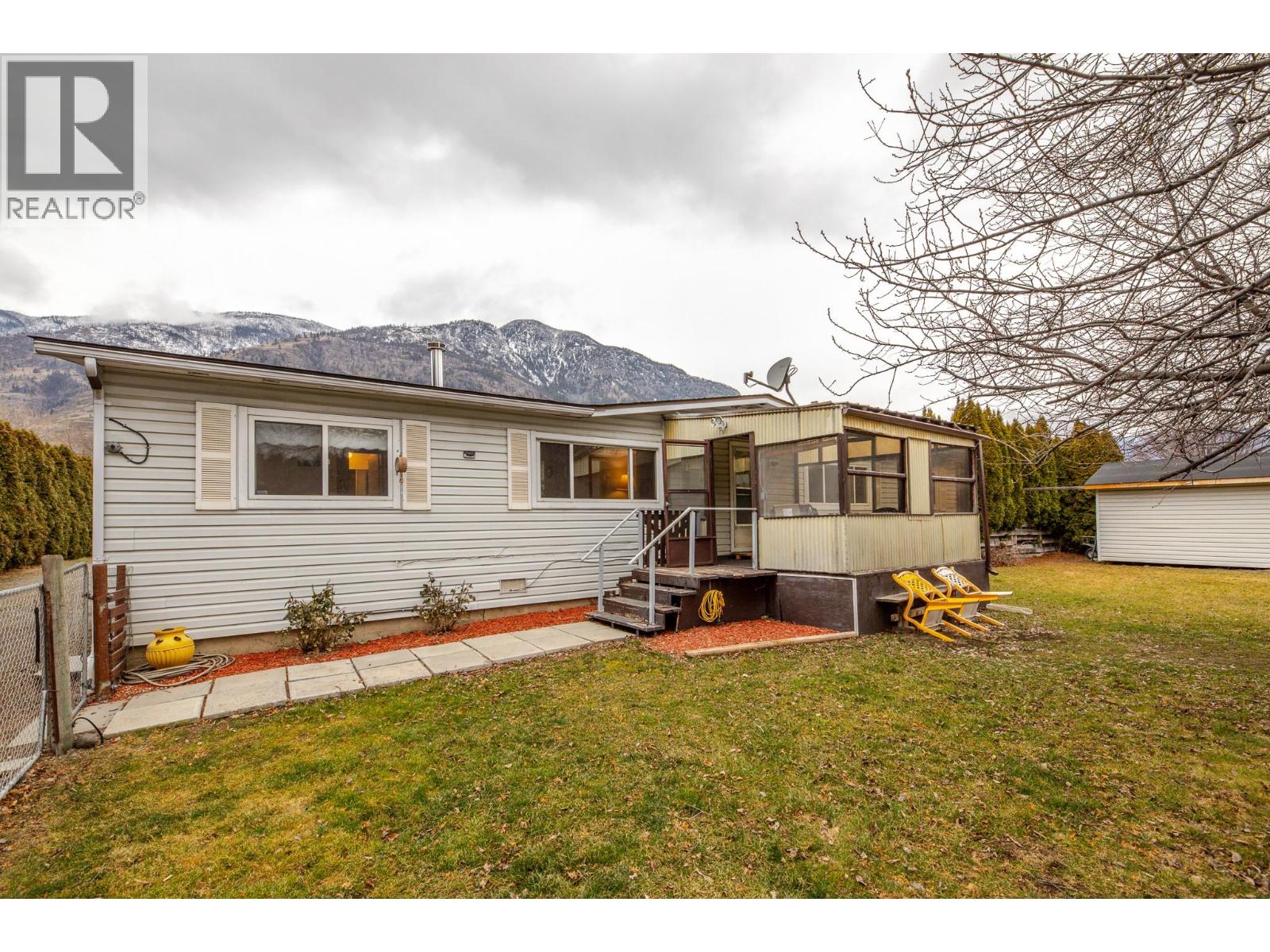 2096 Main Street, Cawston