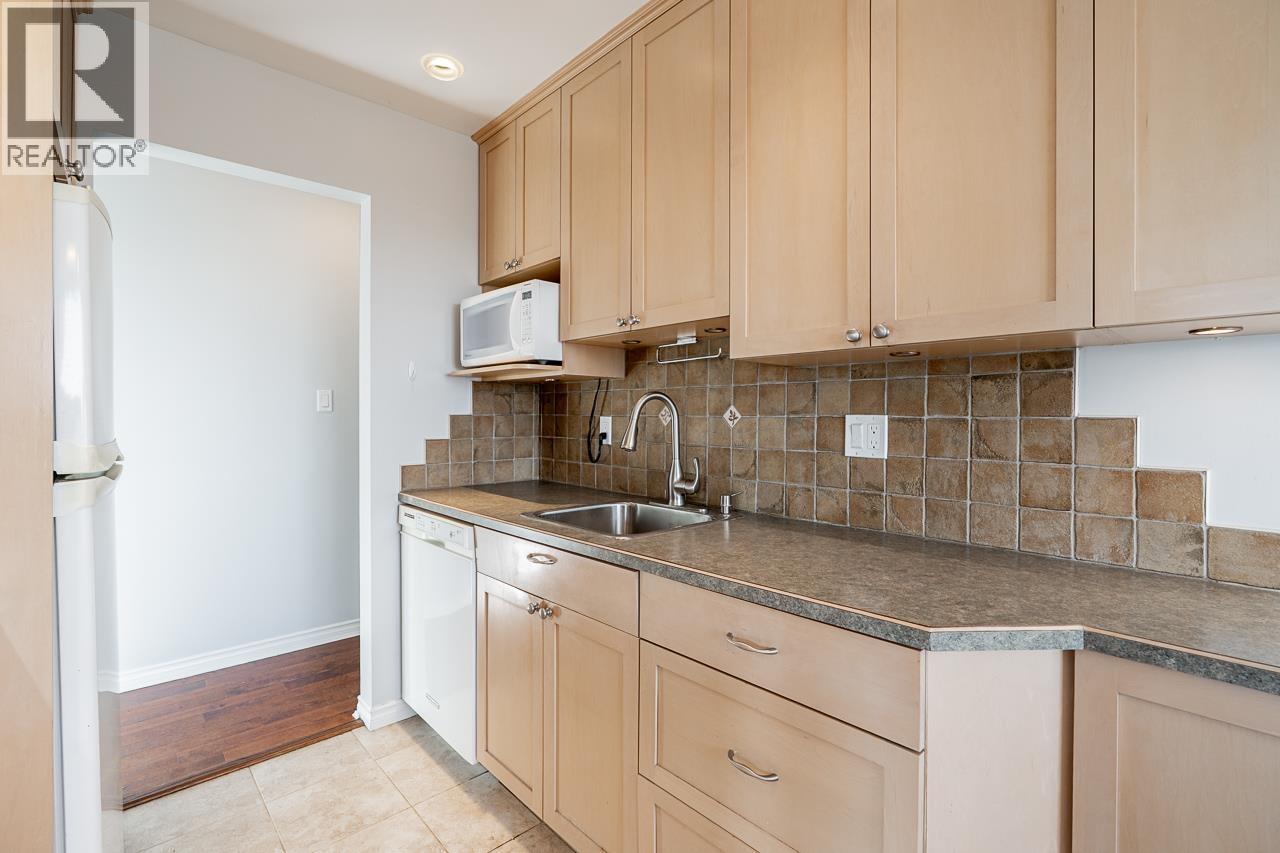 318 3080 LONSDALE AVENUE, North Vancouver