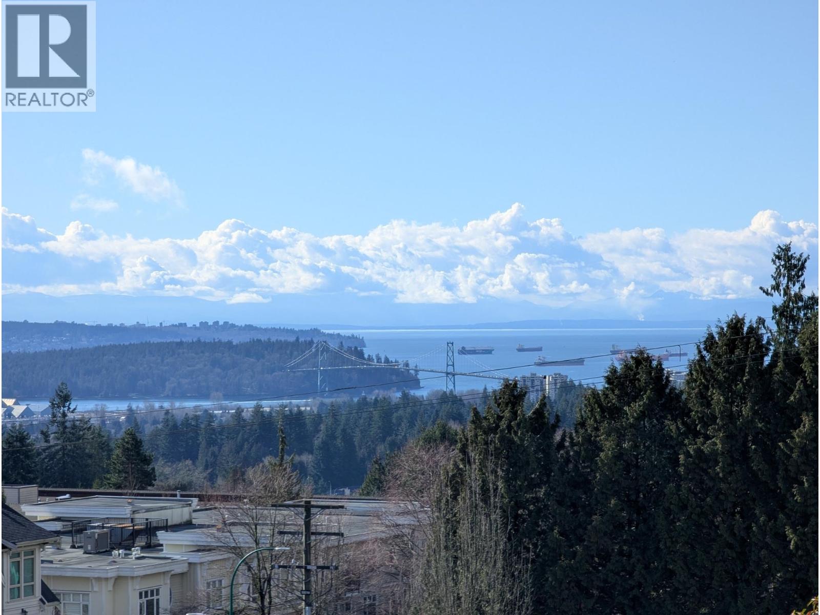 318 3080 LONSDALE AVENUE, North Vancouver