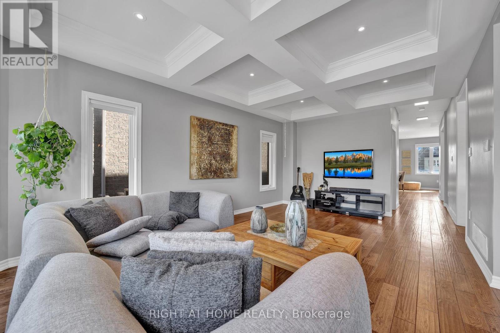 40 RIDGE GATE CRESCENT - 8