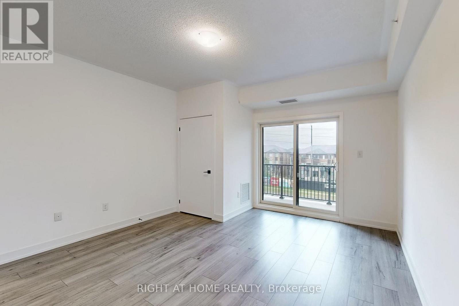 208 - 4 SPICE WAY - Photo 5 of 27, Barrie (Innis-Shore), Ontario