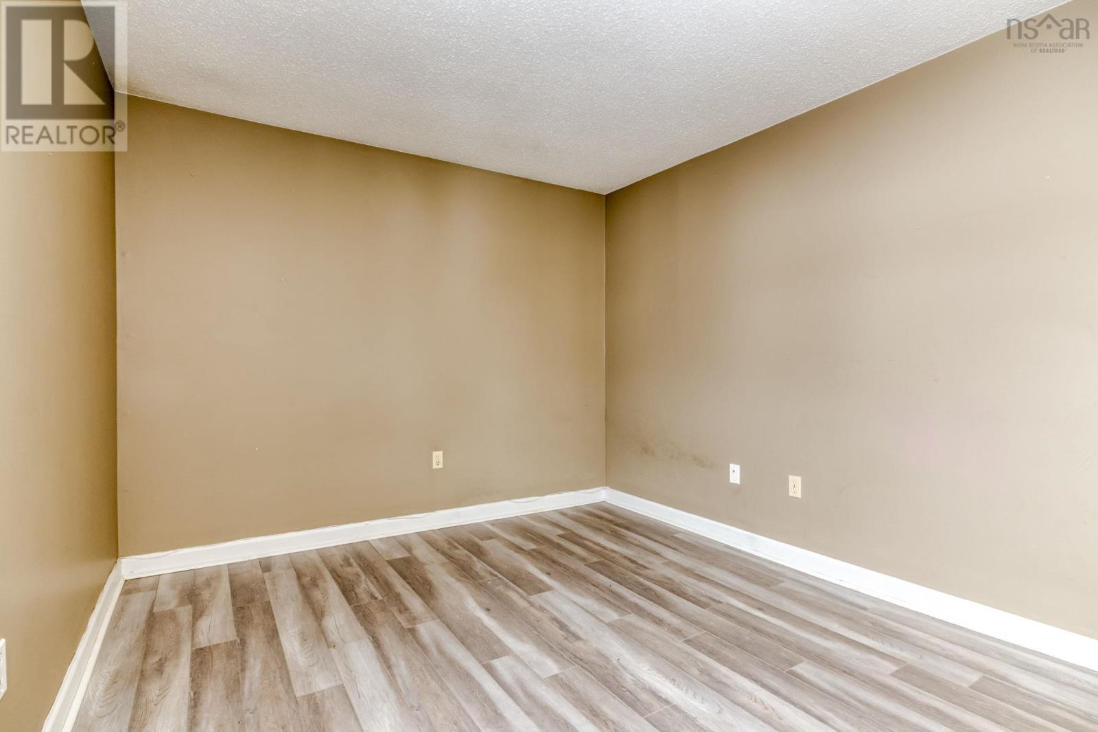 Property 25 of 41 of 306 110 Farnham Gate Road