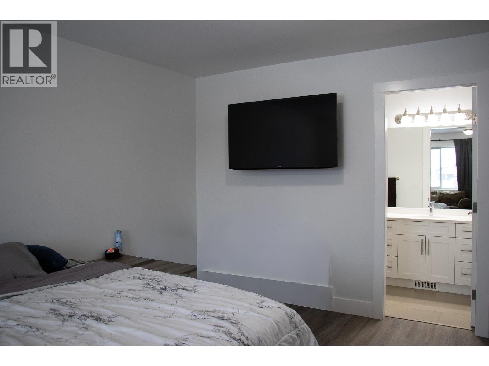 8423 81 STREET - 22