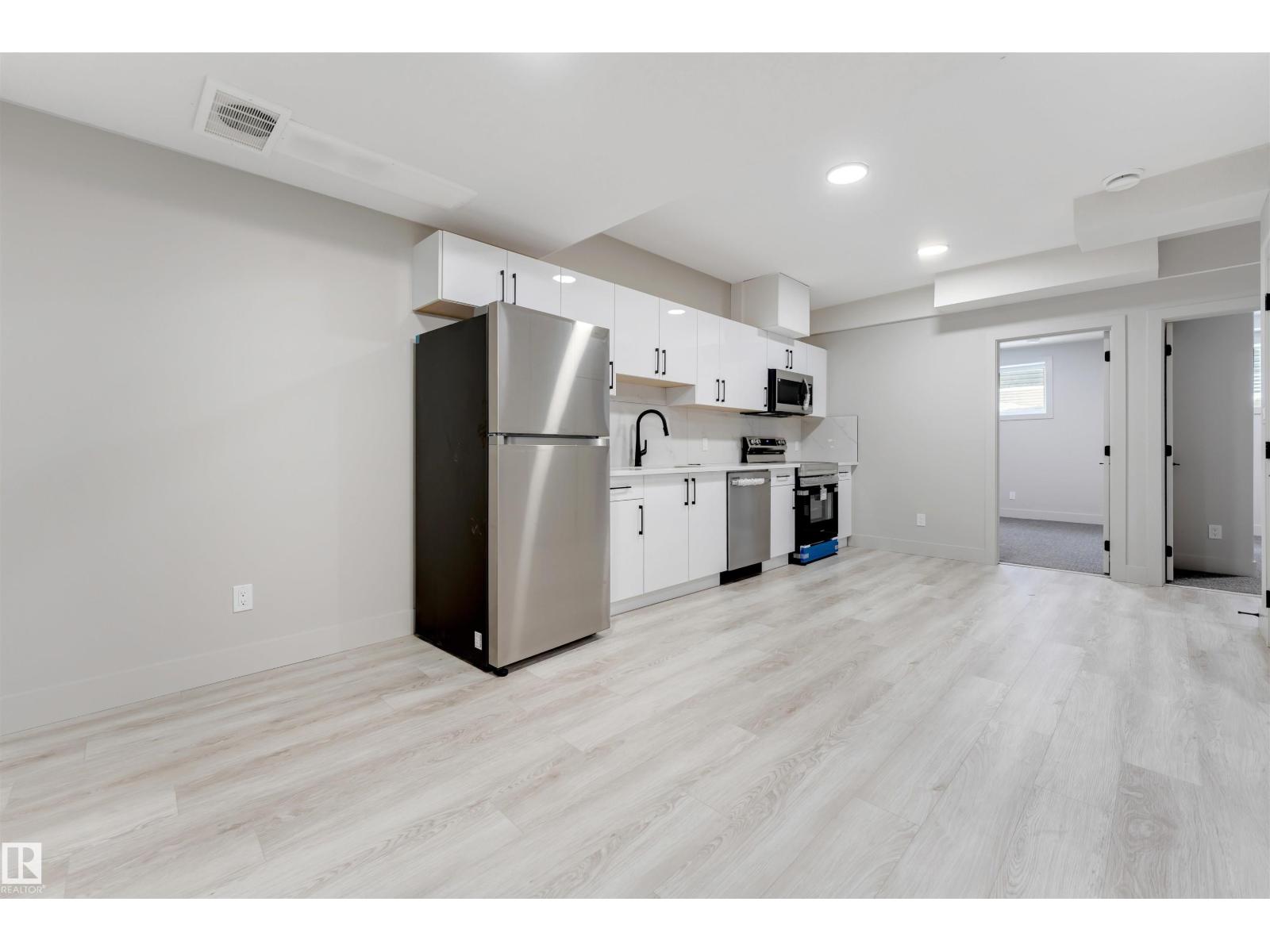 4371 37 ST - 12