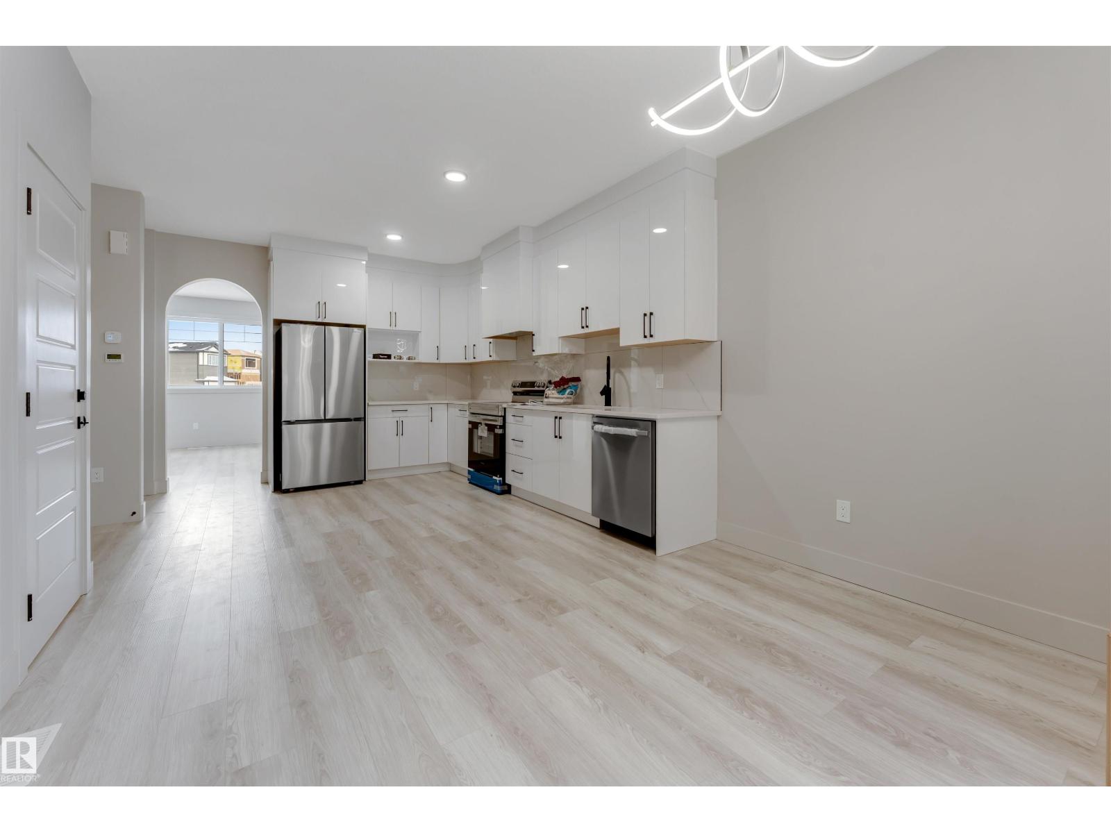4371 37 ST - 13