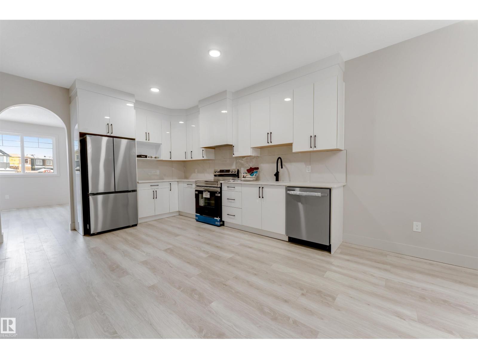 4371 37 ST - 14