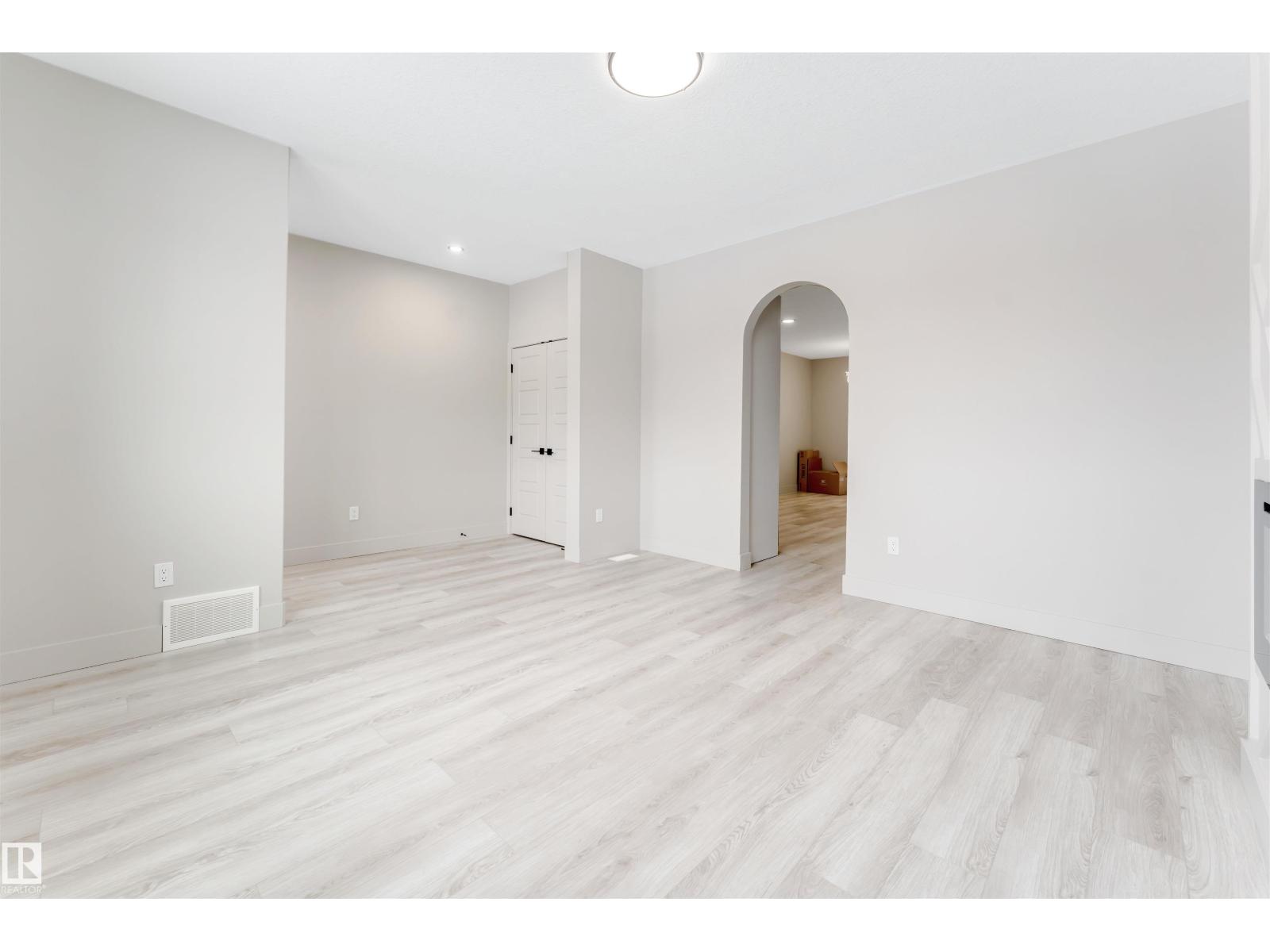 4371 37 ST - 15