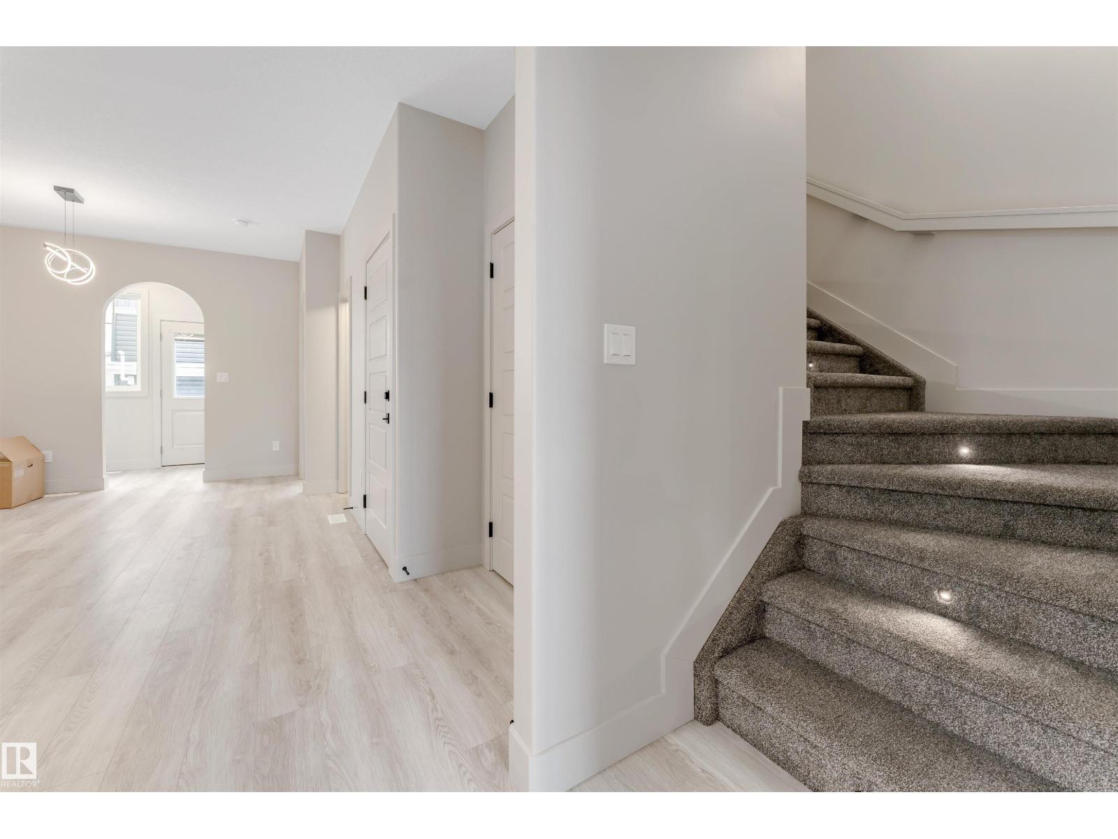 4371 37 ST - 17