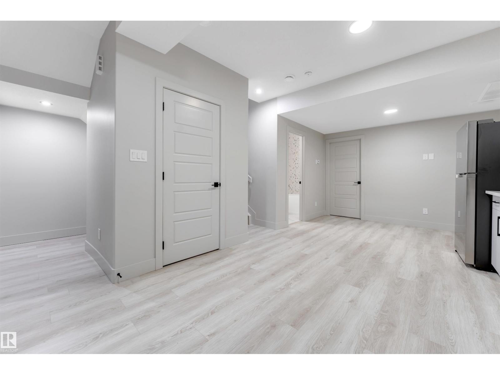 4371 37 ST - 30