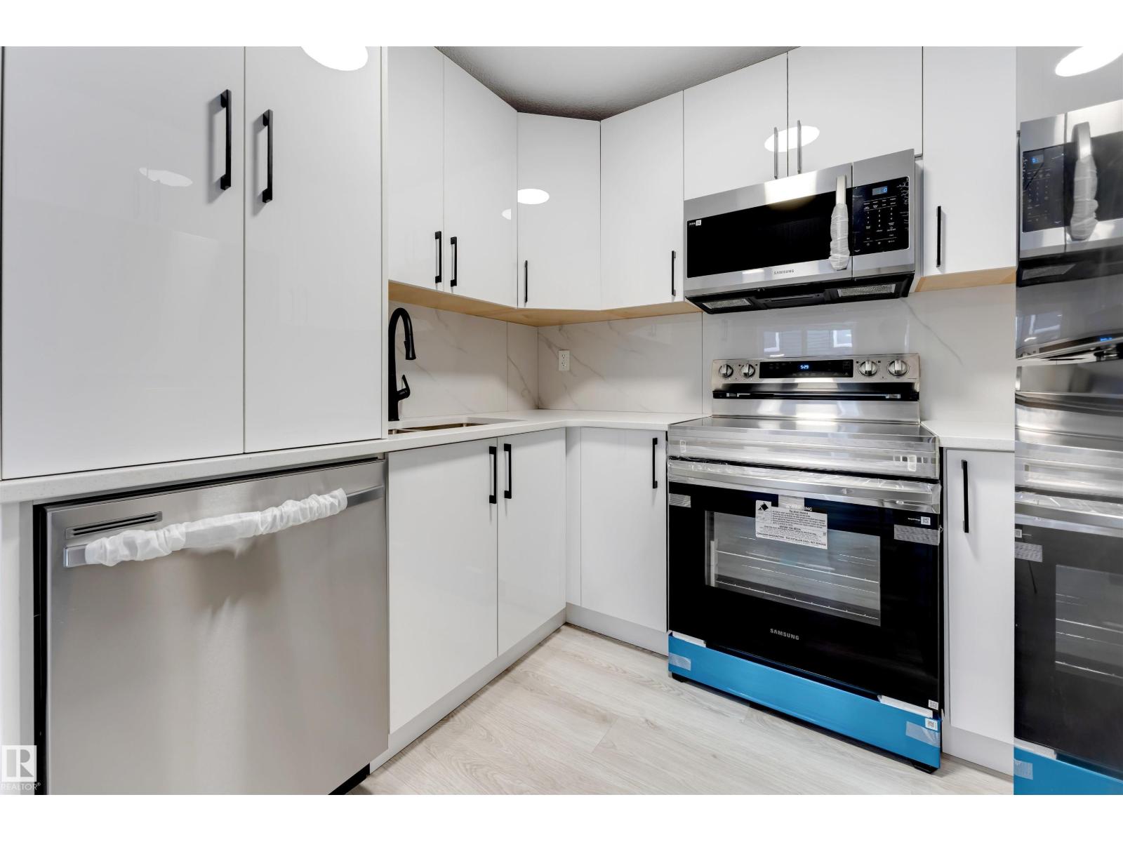 4371 37 ST - 36
