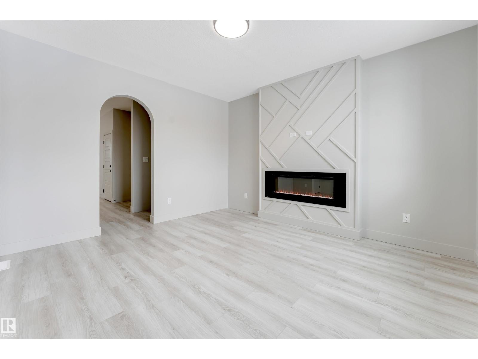 4371 37 ST - 6