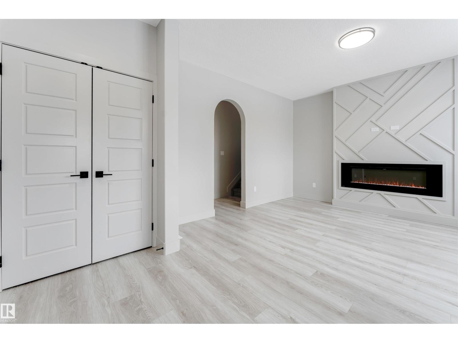 4371 37 ST - 9
