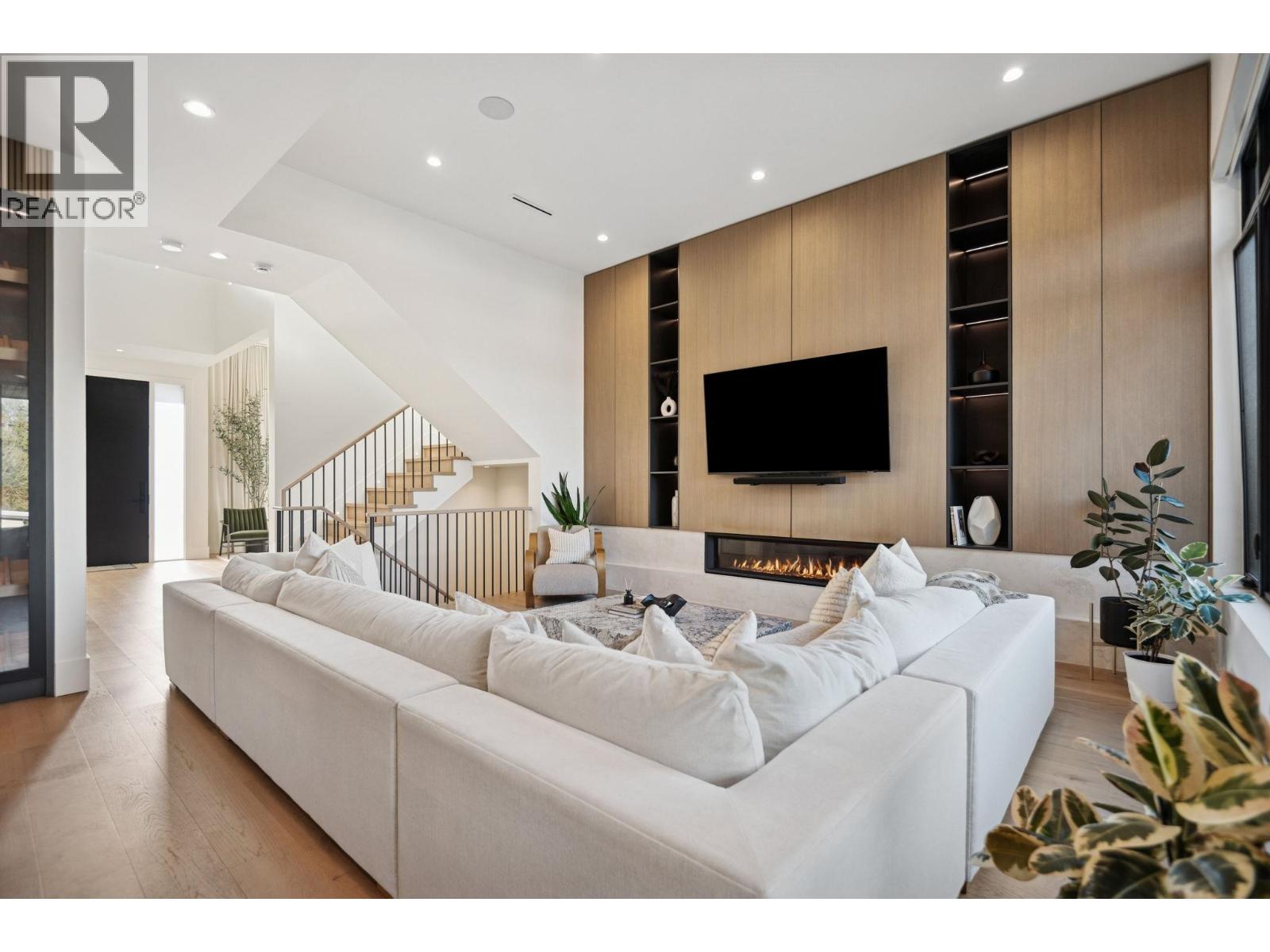 7961 BURNFIELD CRESCENT, Burnaby