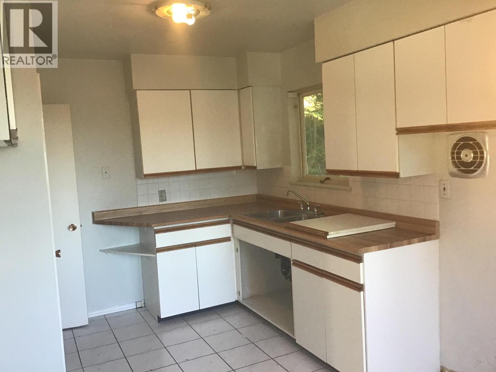 528 GREENWAY AVENUE, North Vancouver