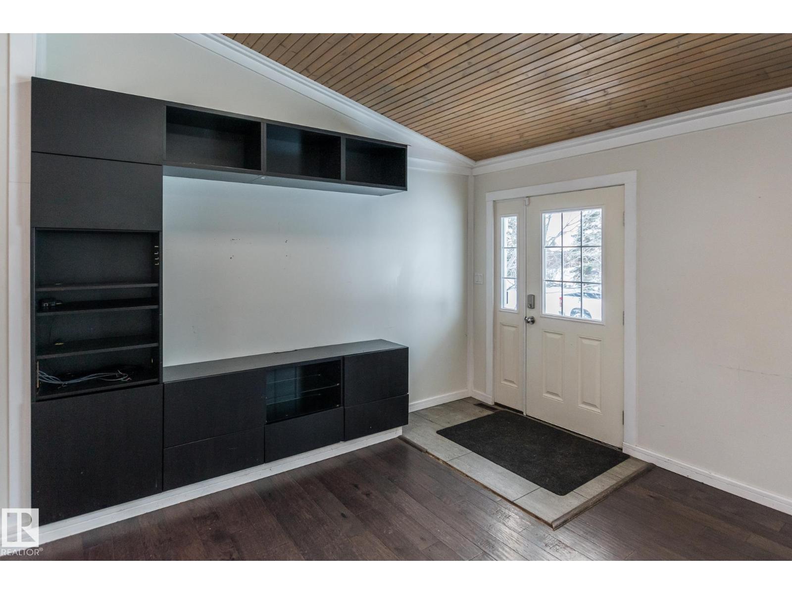 4305 44 ST - Photo 3 of 45, Bonnyville Town, Alberta