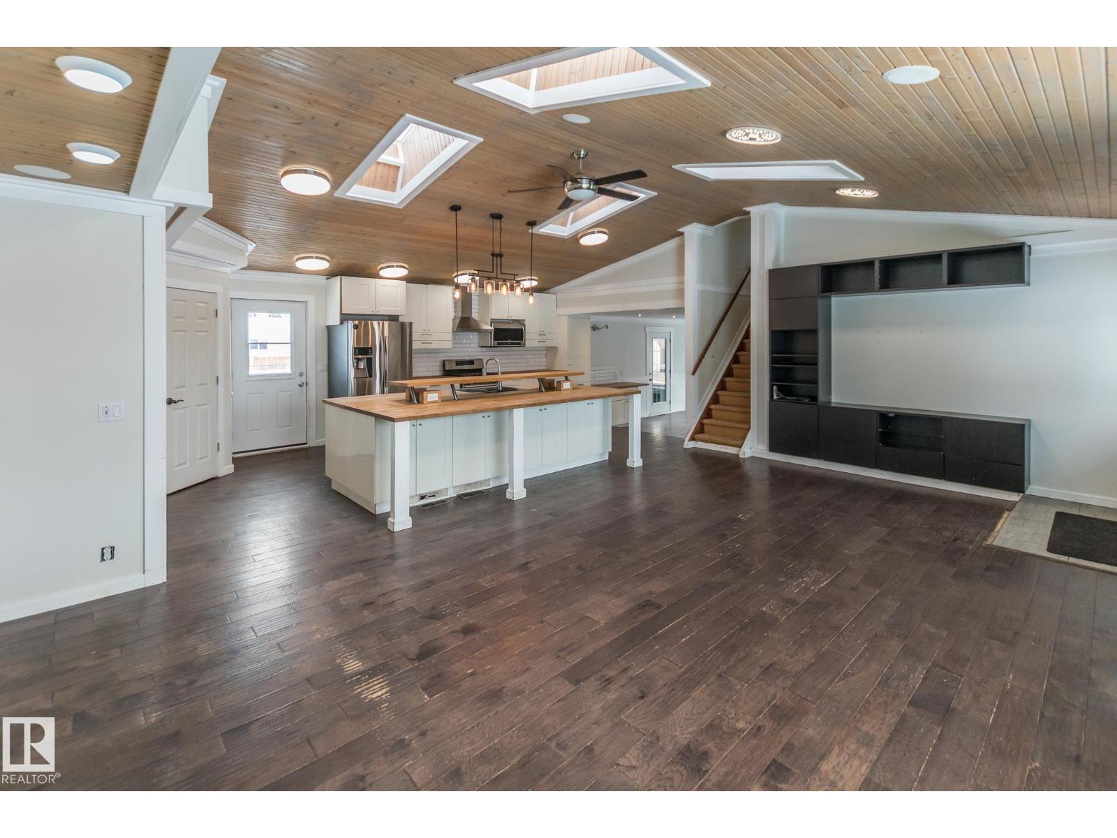 4305 44 ST - Photo 5 of 45, Bonnyville Town, Alberta