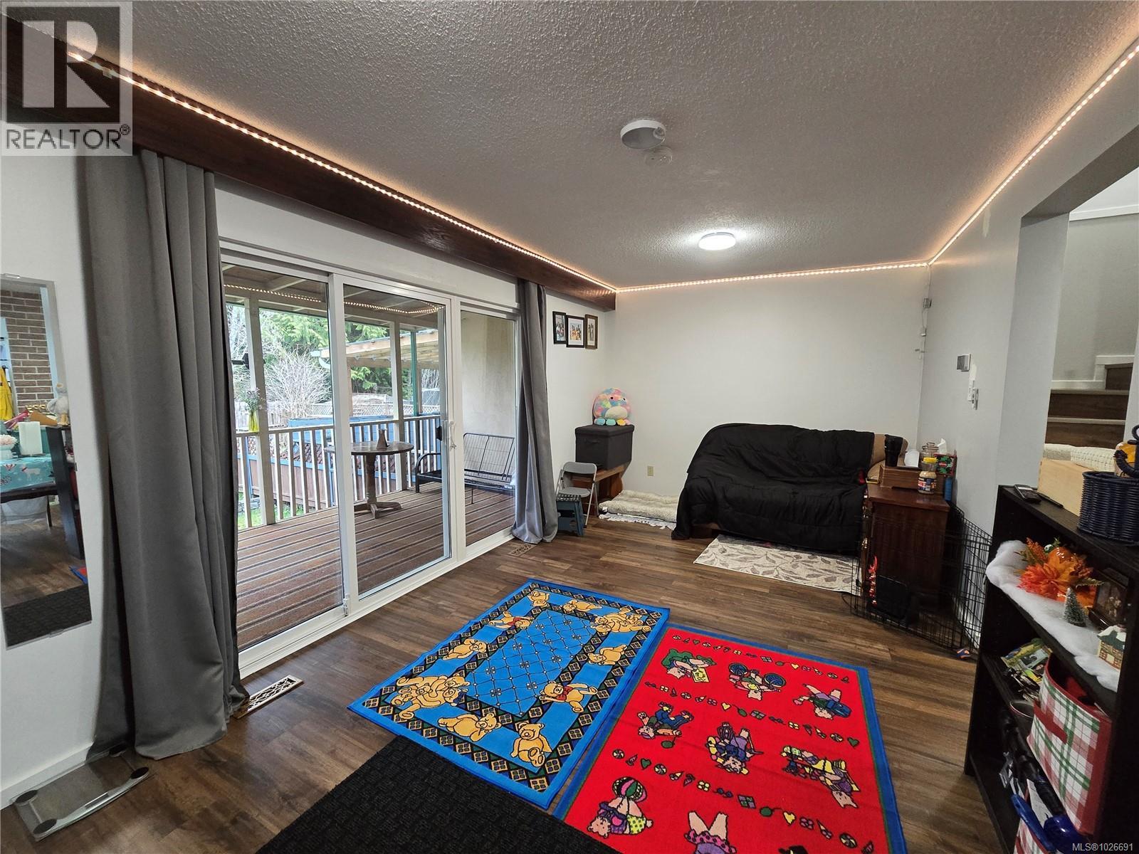 7312 Pine Dr, Port Hardy