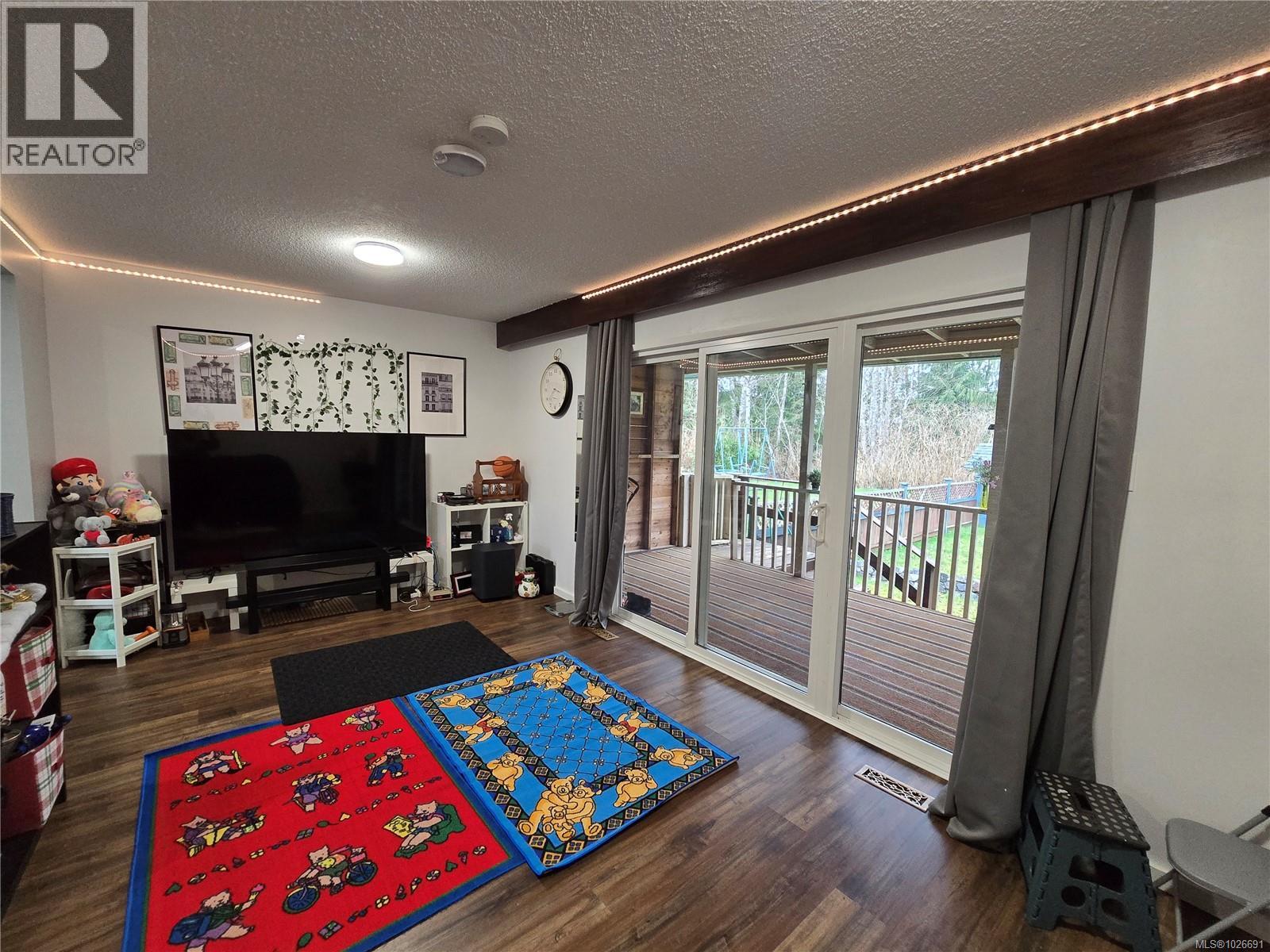 7312 Pine Dr, Port Hardy