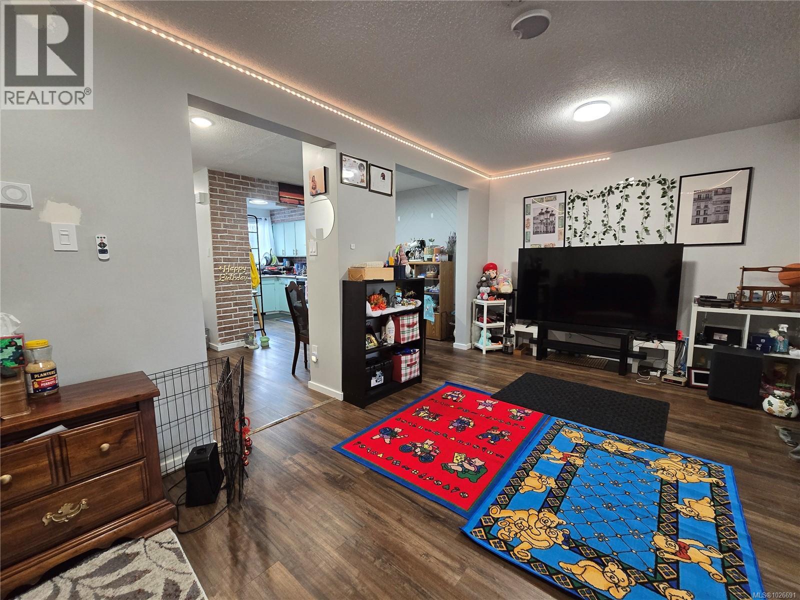 7312 Pine Dr, Port Hardy