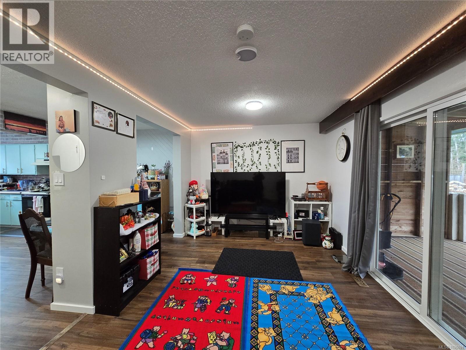 7312 Pine Dr, Port Hardy