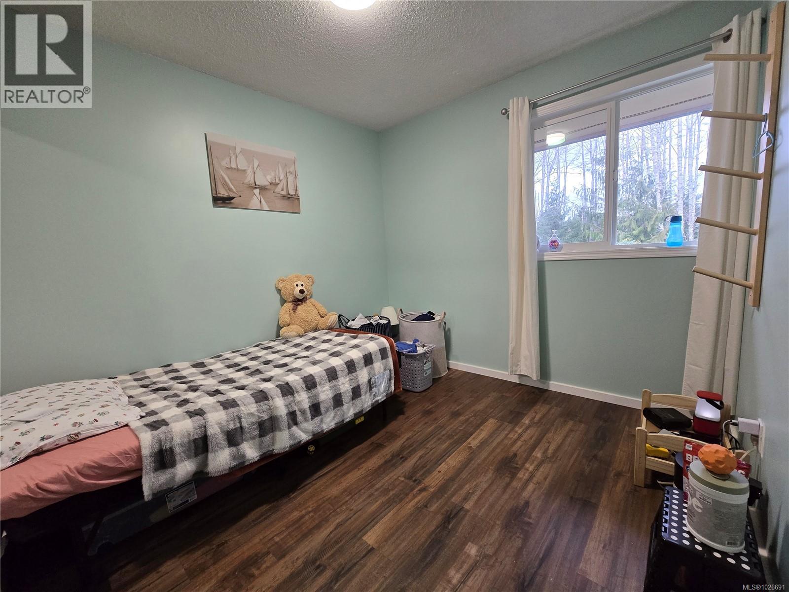 7312 Pine Dr, Port Hardy