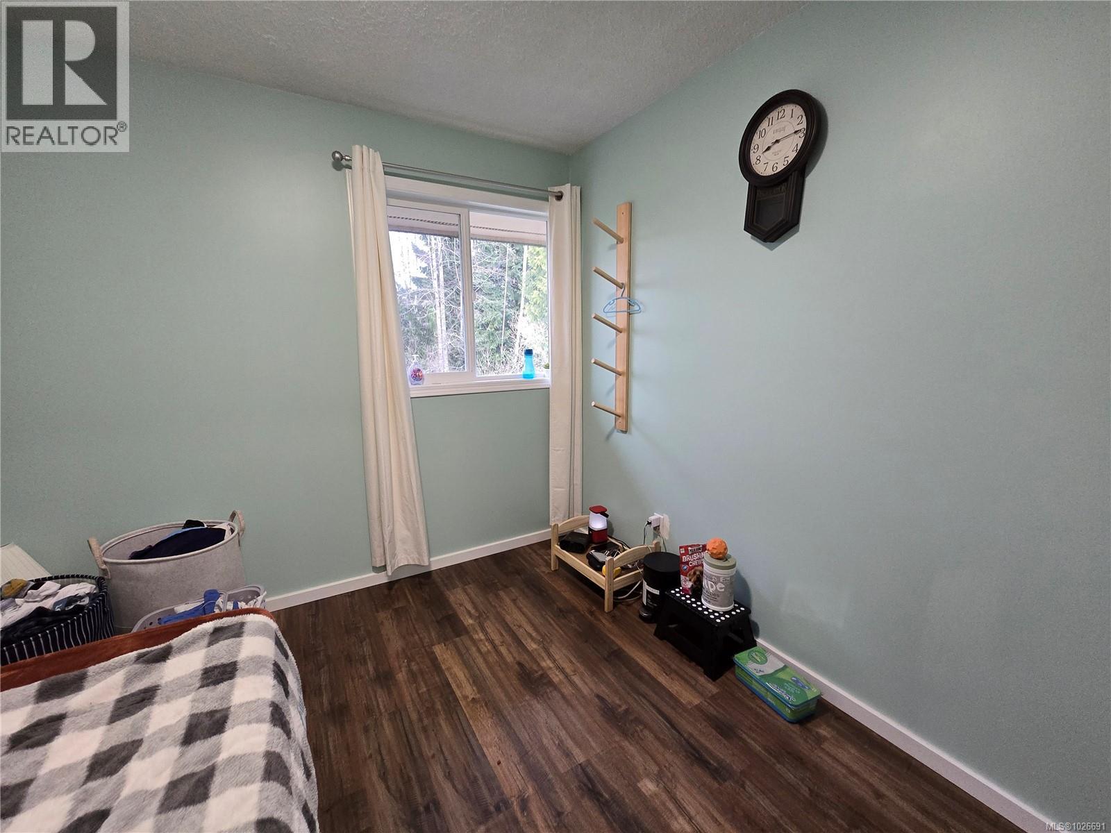 7312 Pine Dr, Port Hardy