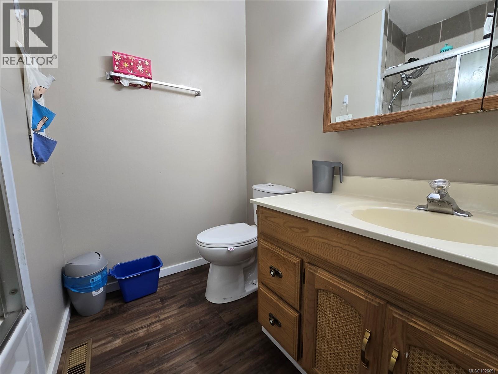 7312 Pine Dr, Port Hardy