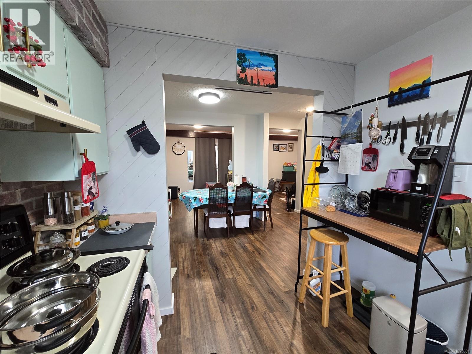 7312 Pine Dr, Port Hardy