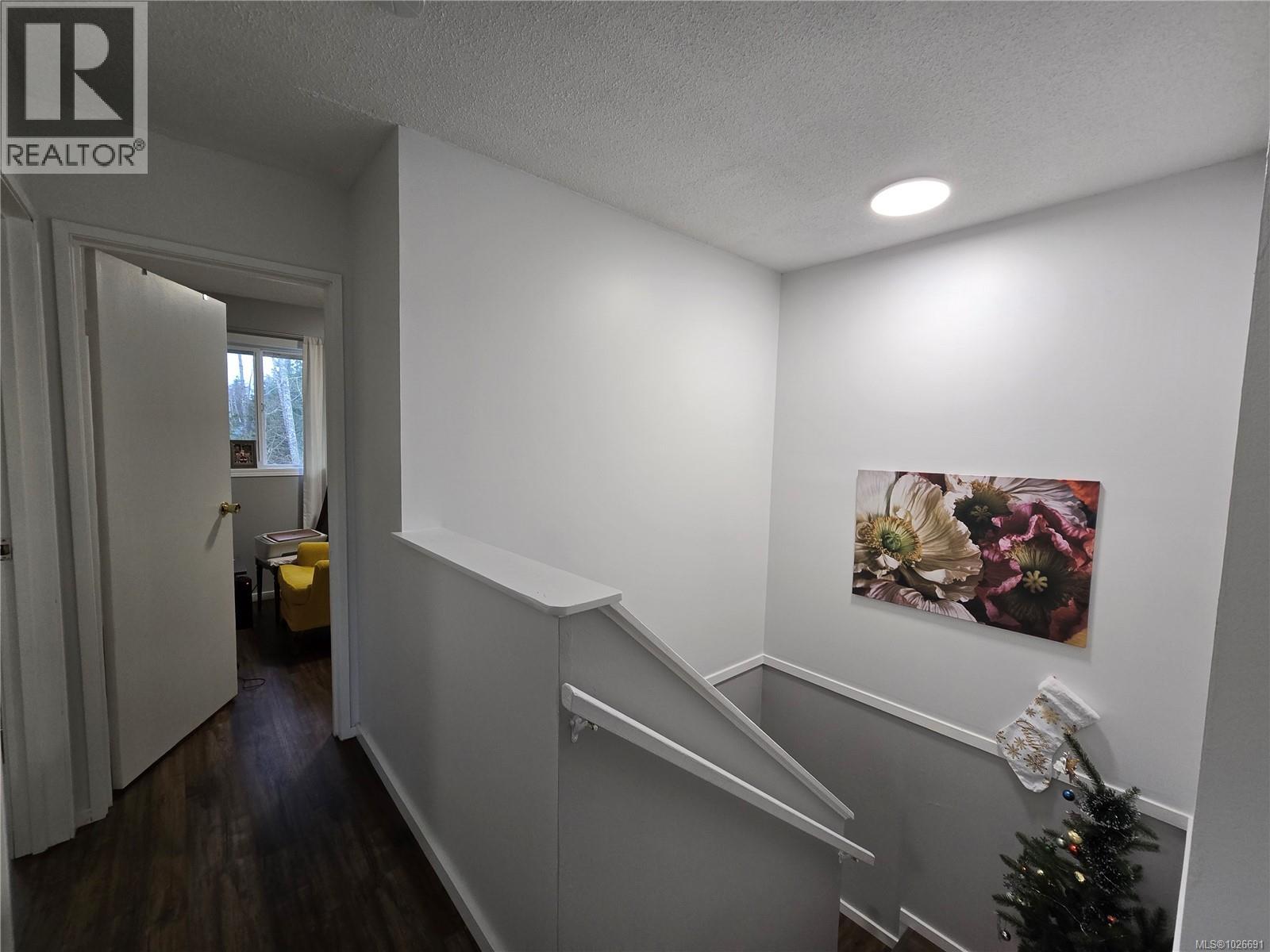 7312 Pine Dr, Port Hardy