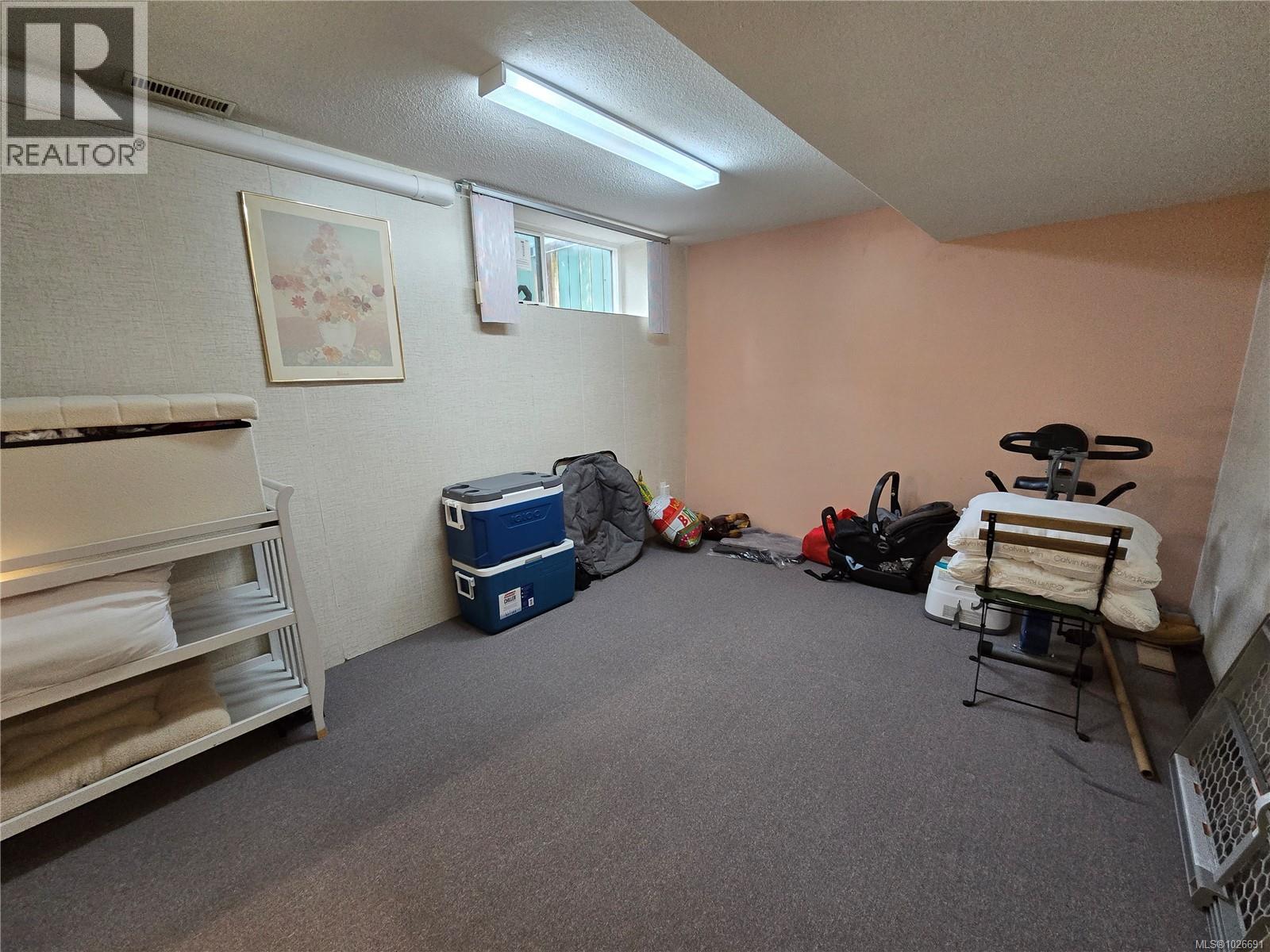 7312 Pine Dr, Port Hardy