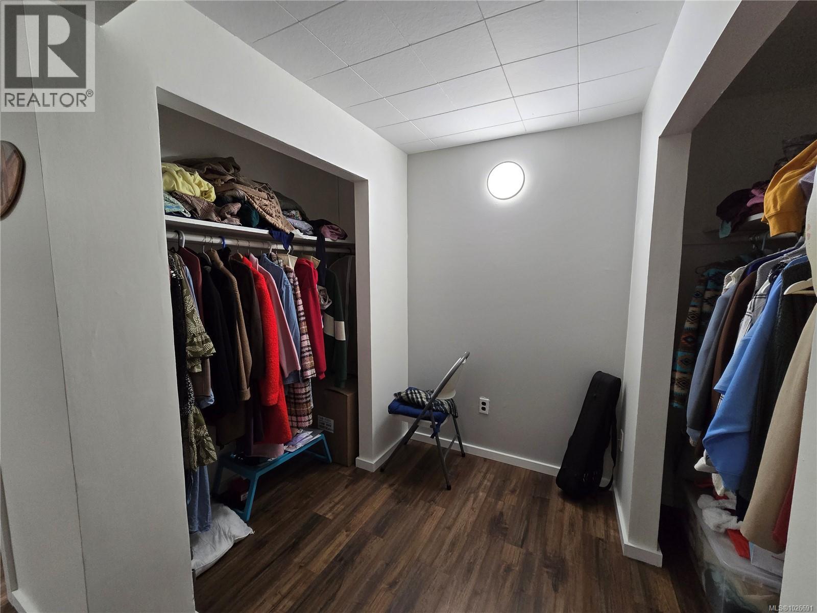 7312 Pine Dr, Port Hardy