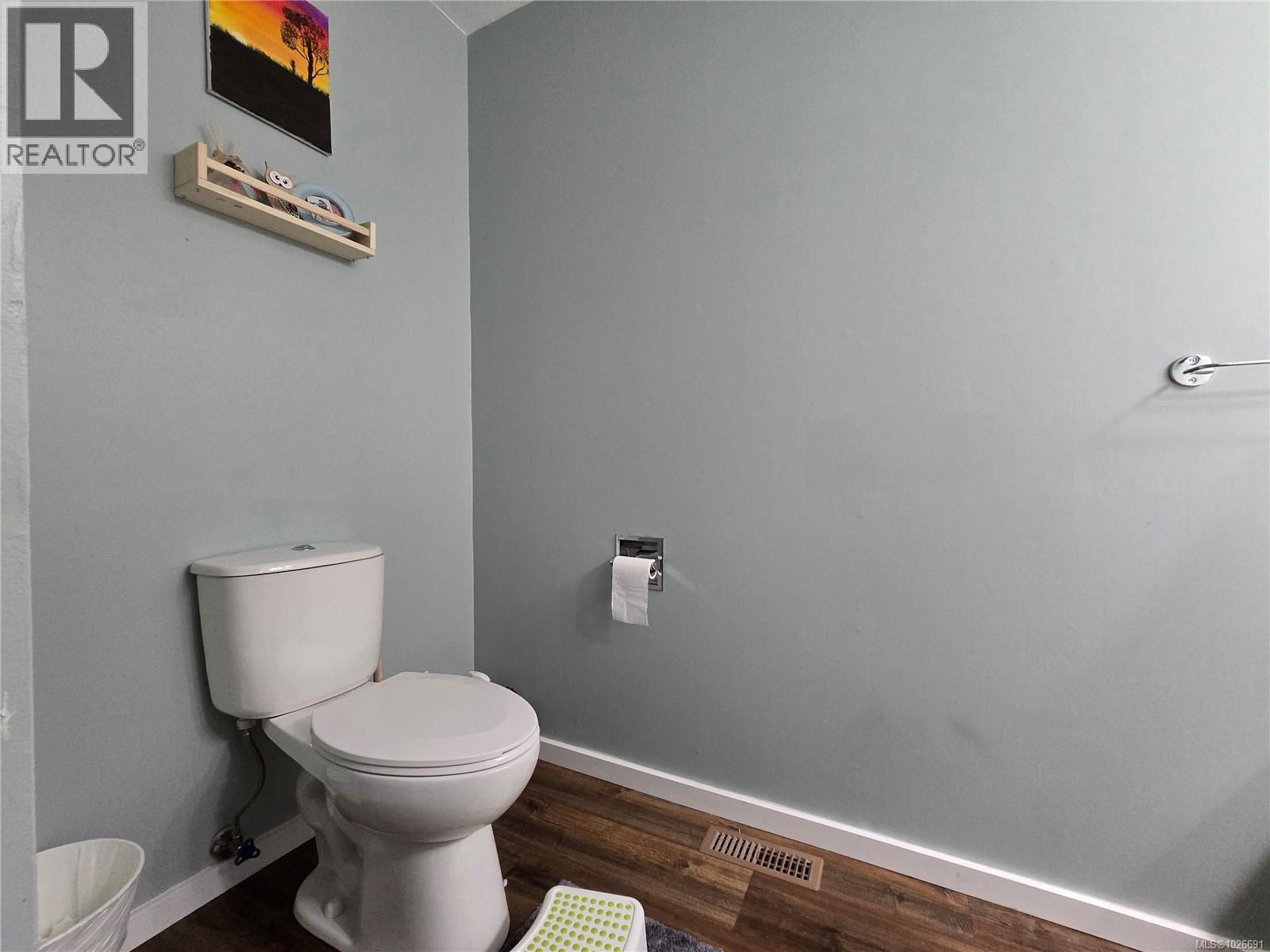 7312 Pine Dr, Port Hardy