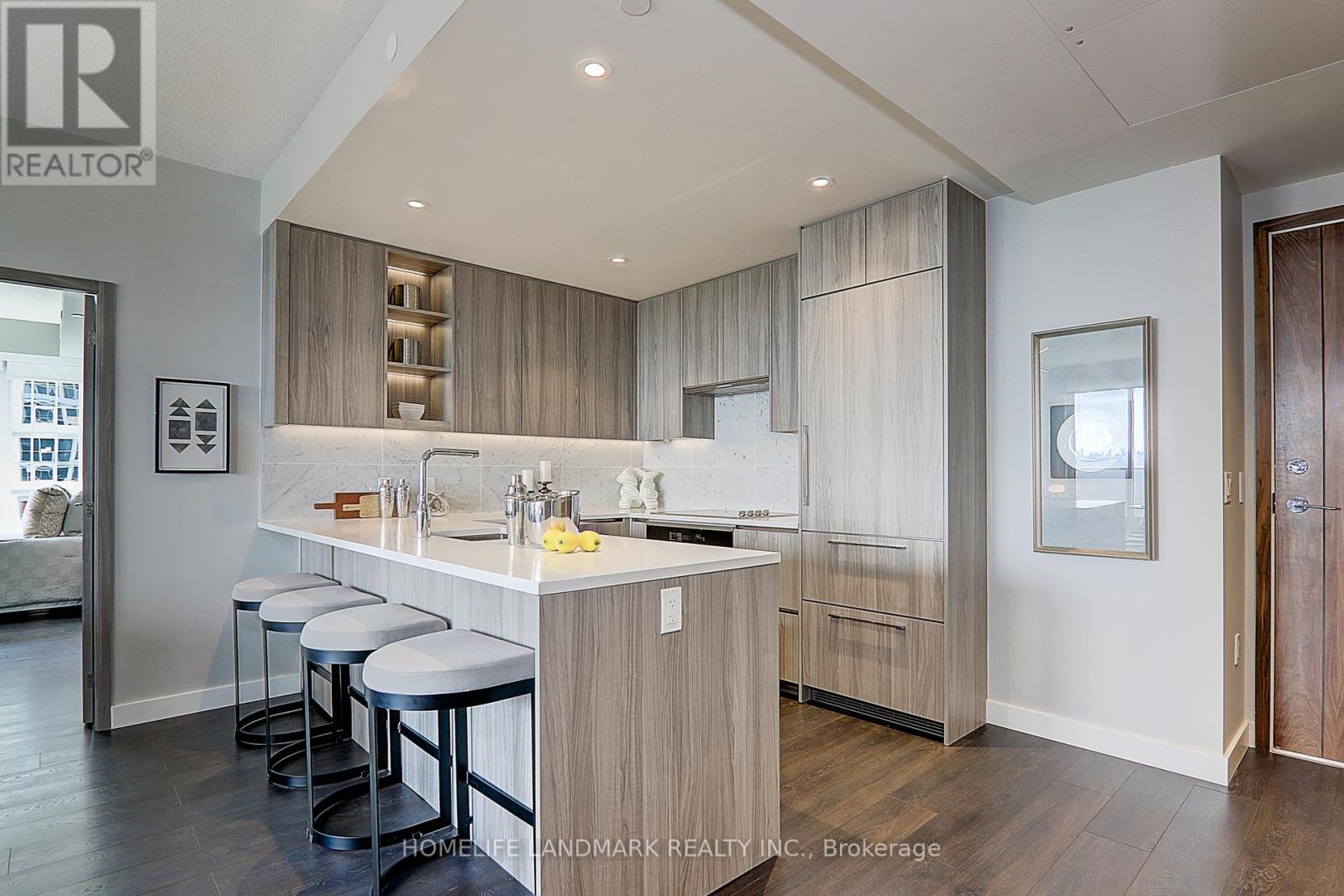 #3203 95 MCMAHON DRIVE S - 6