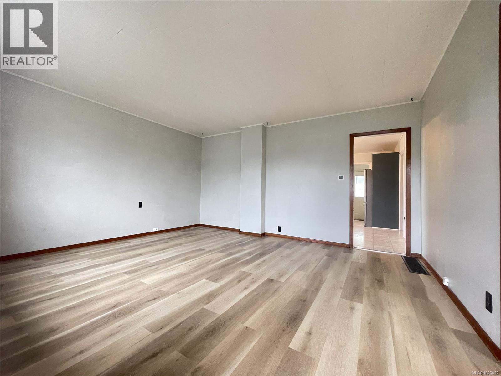 12 Gillespie St - 16