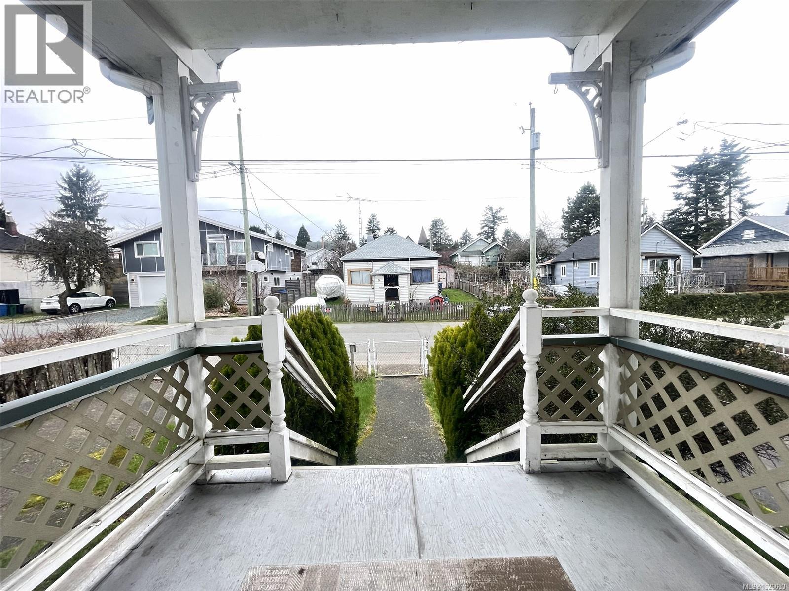 12 GILLESPIE ST - 24