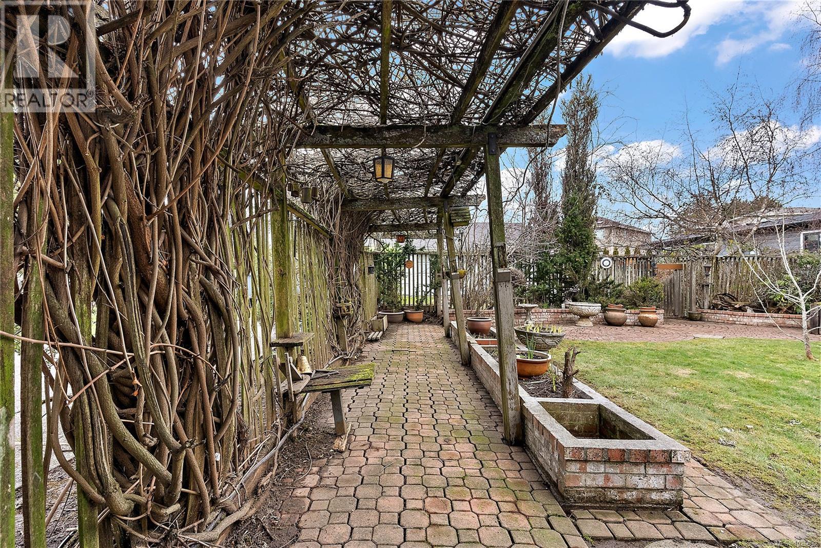  1806 Feltham Road, Saanich