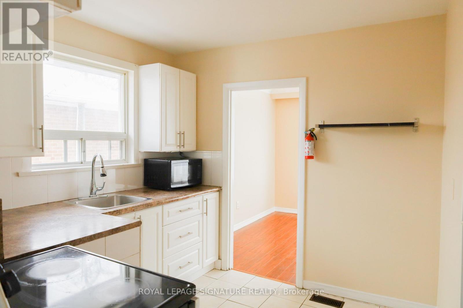 UPPER - 39 BRISCO STREET - Photo 5 of 18, Brampton (Brampton North), Ontario