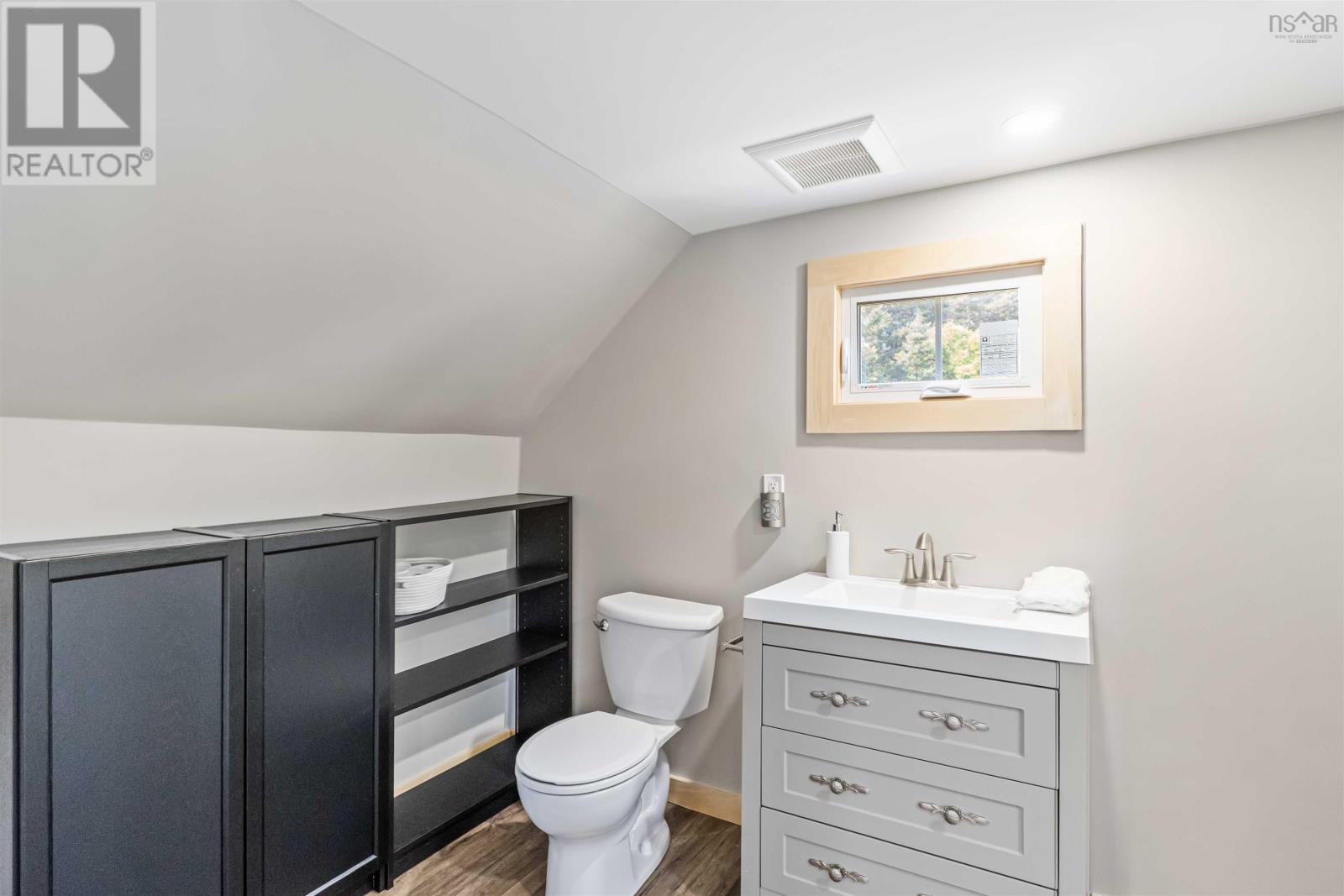 Property 38 of 50 of 866 Brinton Road