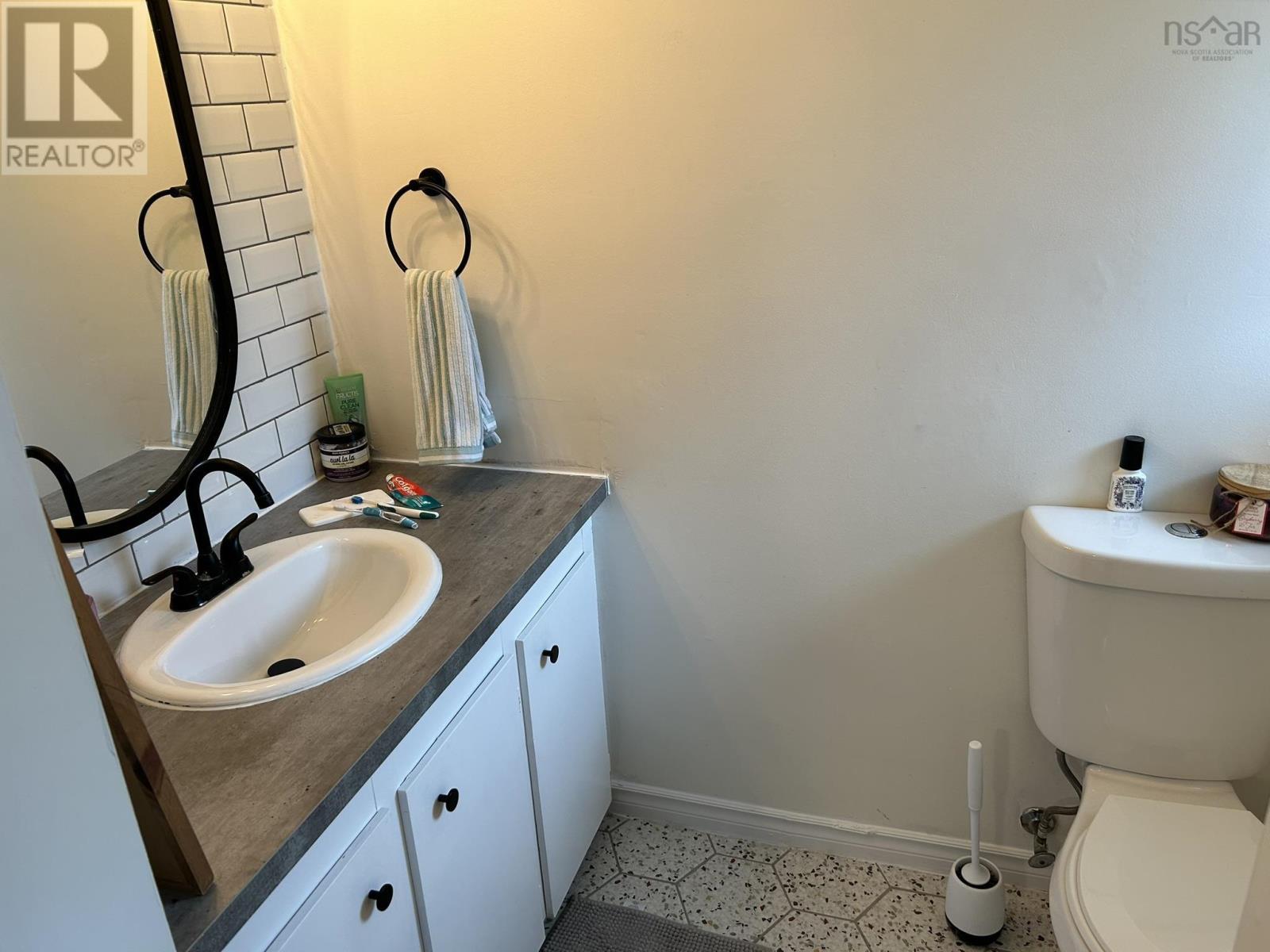 Property 25 of 36 of 77 HARRIS Avenue