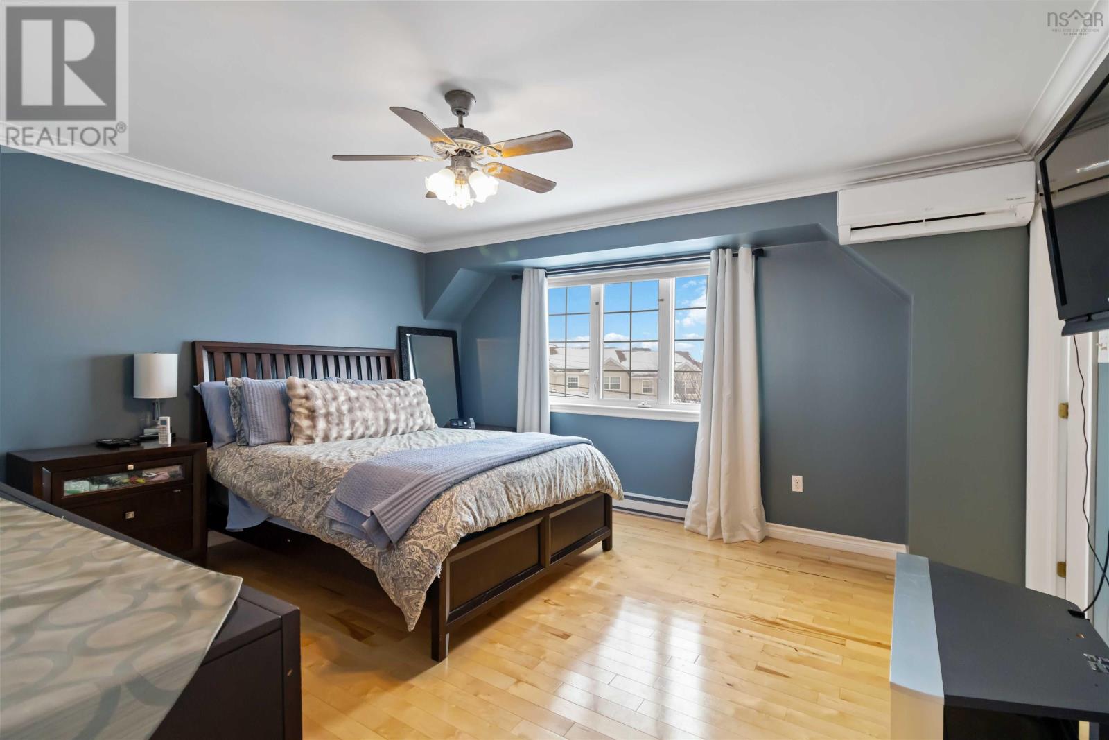 Property 29 of 48 of 92 Russell Lake Drive