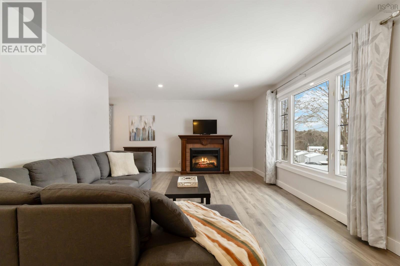 Property 7 of 40 of 171 Centennial Avenue