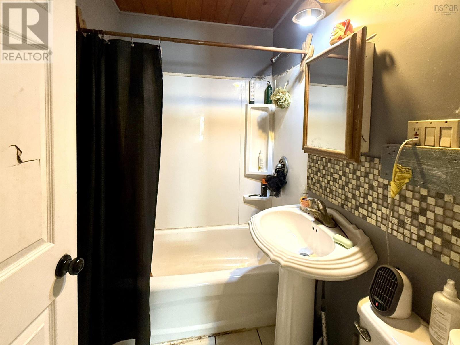 Property 13 of 20 of 2624 Highway 1