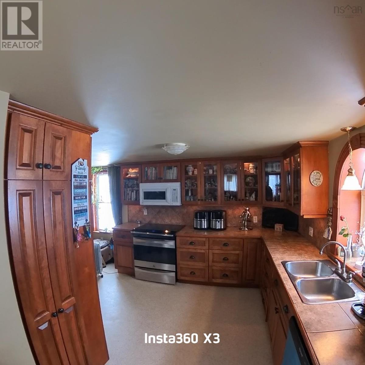 Property 7 of 40 of 1922 Highway 19