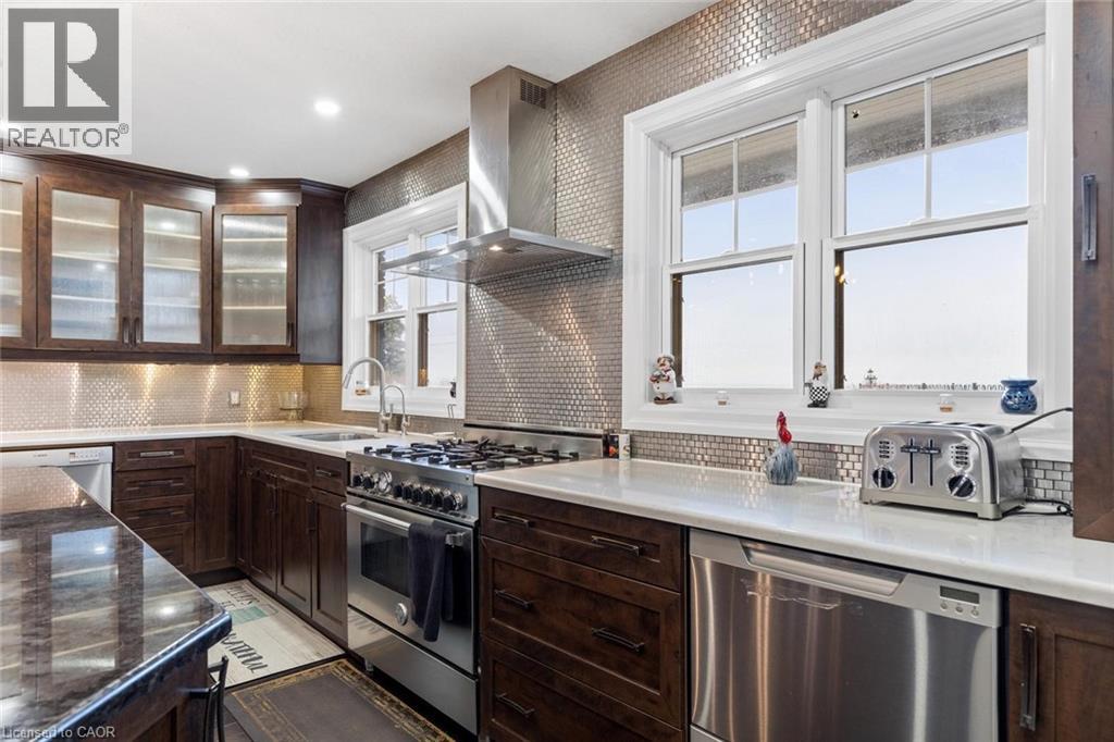 1073 NORTH SERVICE Road - 11